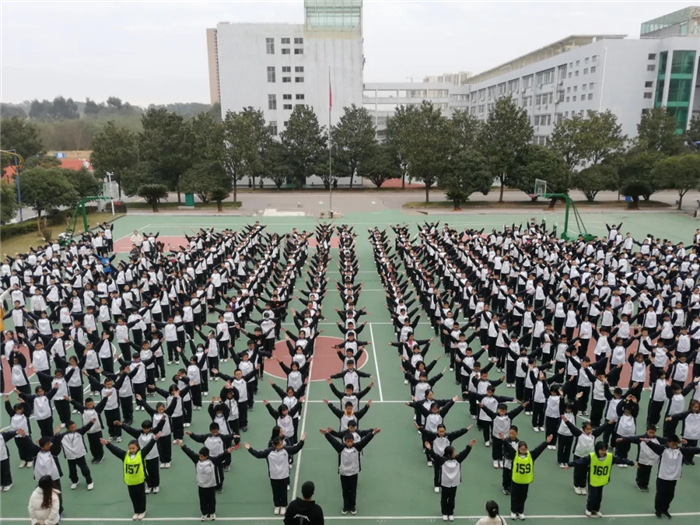 舞动青春 放飞梦想|华岳实验中学2021年下学期初一年级学生广播体操